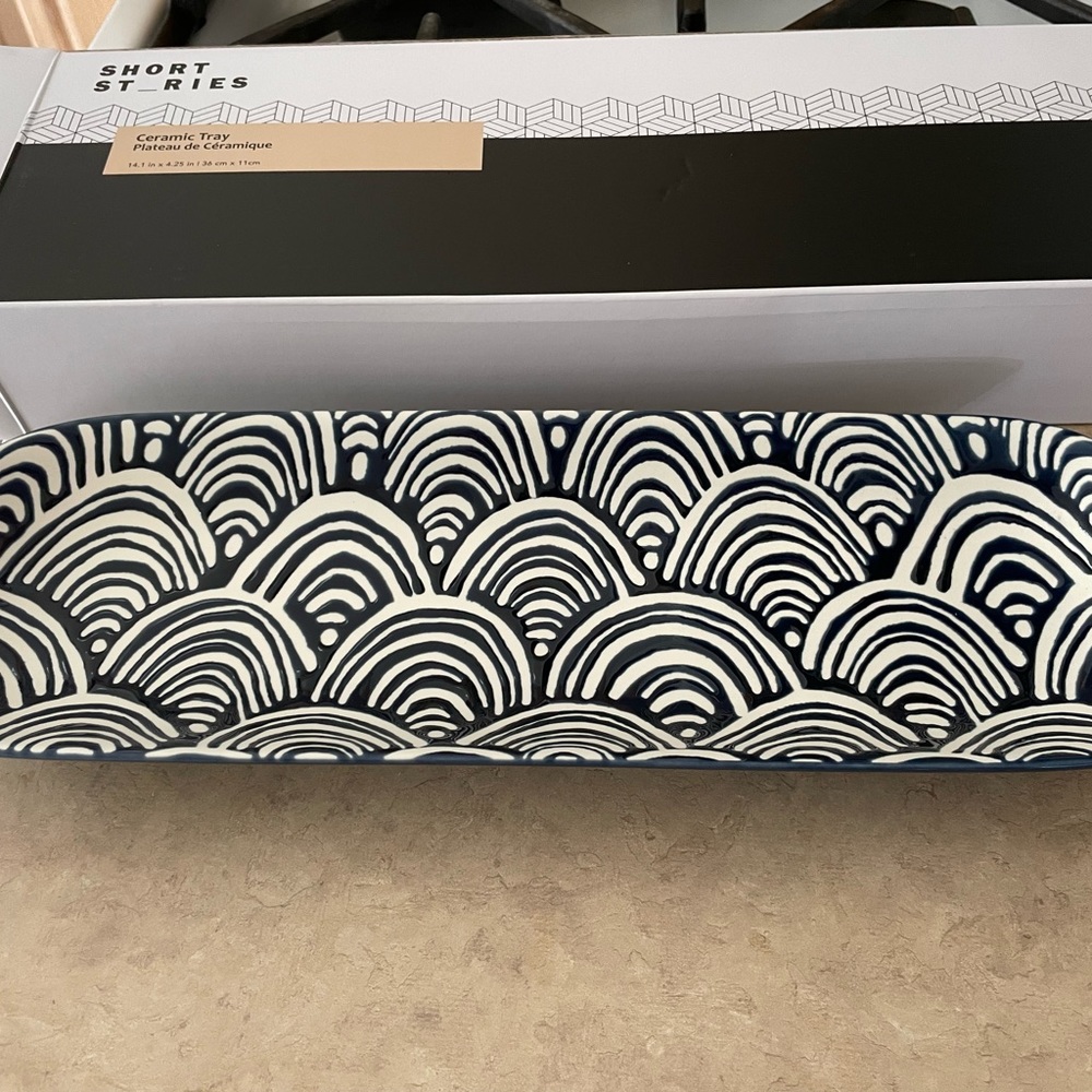 Short Stories Ceramic Tray Navy Blue and White FabFitFun New in Box